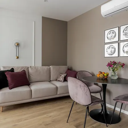 Smart Center Apartment *