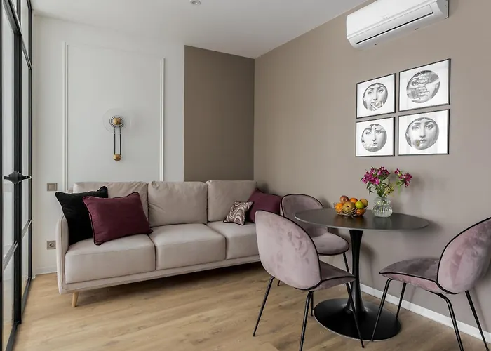 Smart Center Apartment *